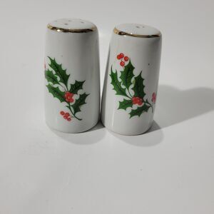 Oneida Salt & Pepper Holly Christmas